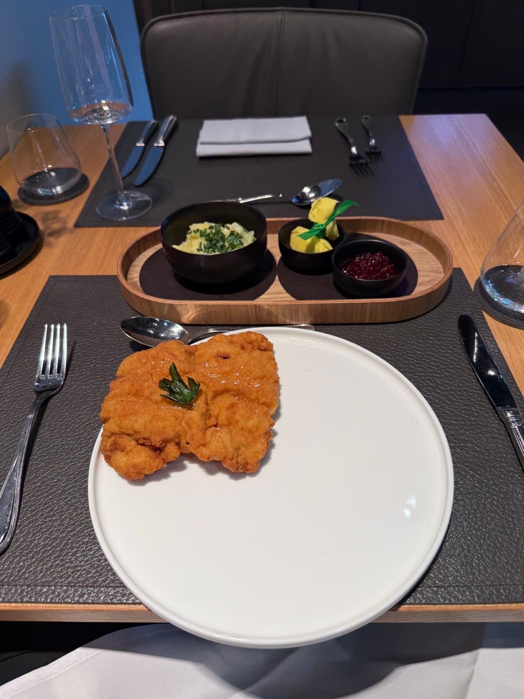 Lounge on the Go: Zehn Essensgutscheine statt First Class Lounge