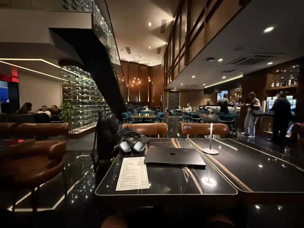 Two levels, wine wall, leather chairs: the Centurion Lounge in Terminal 2